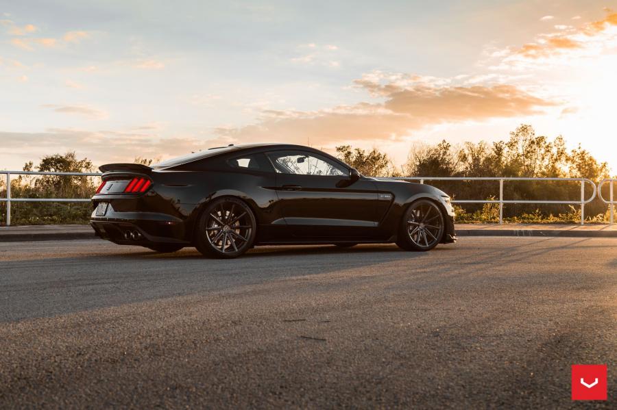  Shelby GT350 on Vossen Wheels (VFS-10) 2018 года  (фото 3 из 13)